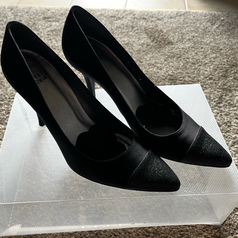 Worn for one event. Excellent condition.